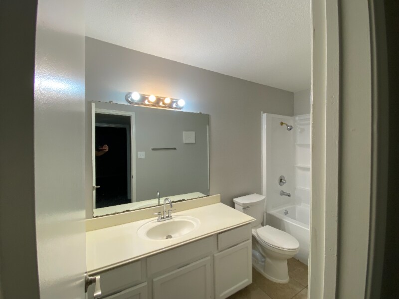 Building Photo - 9700 Leawood Blvd