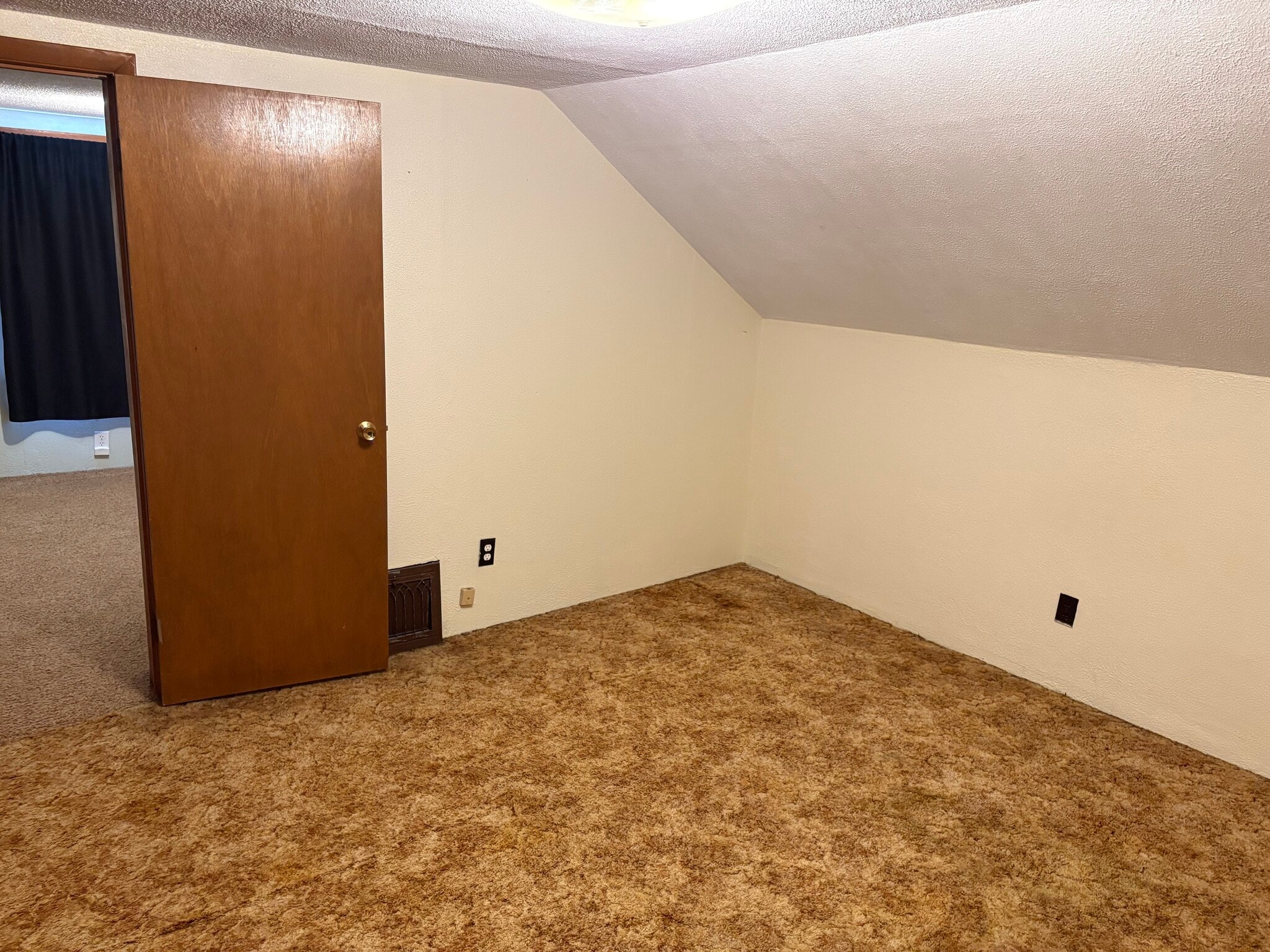 Building Photo - 760 E Fairview Dr