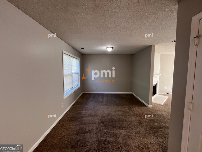Building Photo - 2015 Ivy Ln