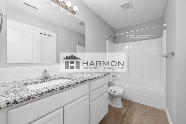 Building Photo - 5326 N Hillside St