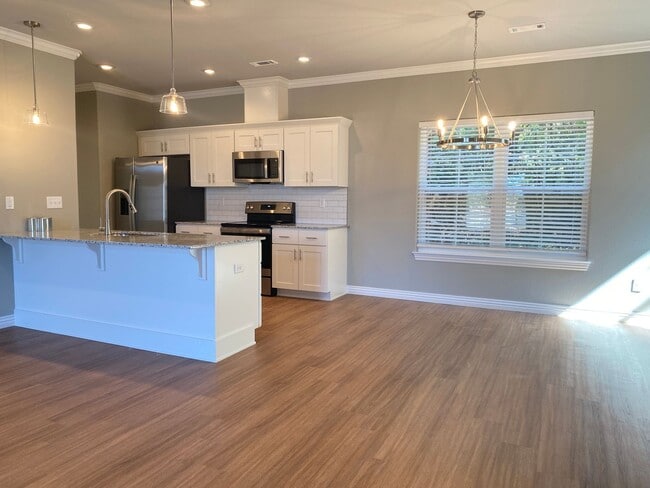 Building Photo - 2021 N Penelope Ln