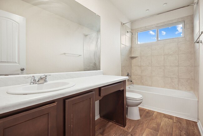 Building Photo - 4 Bedroom/3 Bath Redbird Ranch Subdivision
