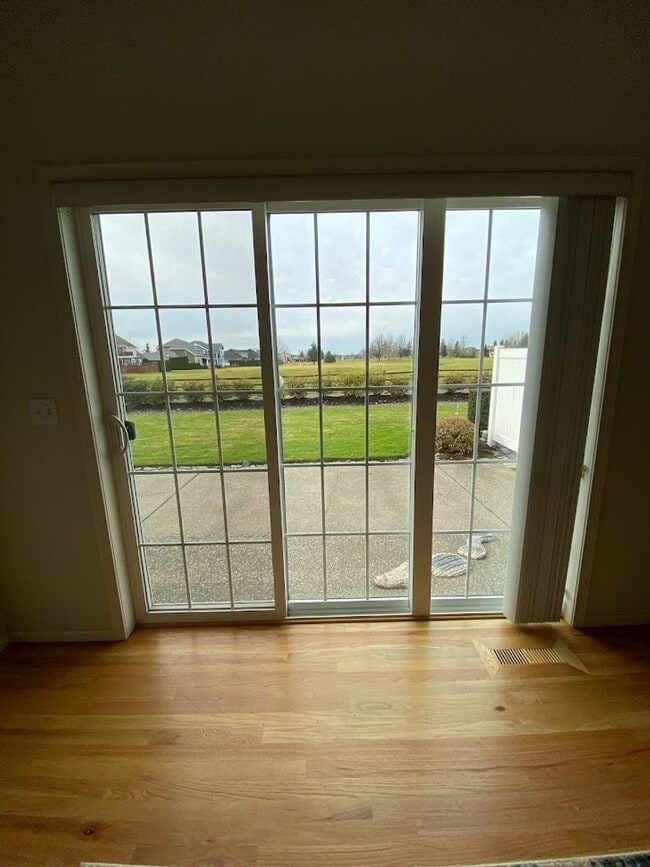 Building Photo - Harrison Place Condo is a beautiful property located on a quiet cul-de-sac.