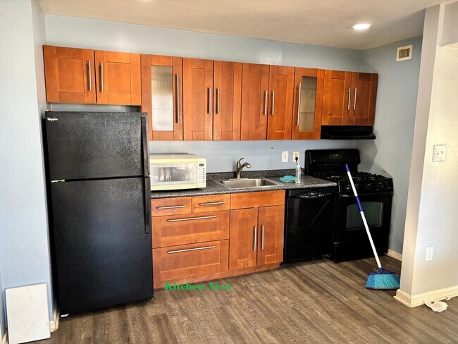 Building Photo - 1550 Renate Dr