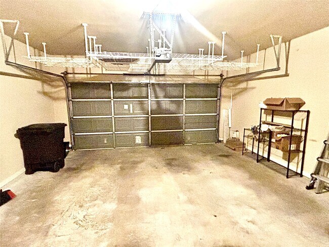 Building Photo - 1049 W 22nd St