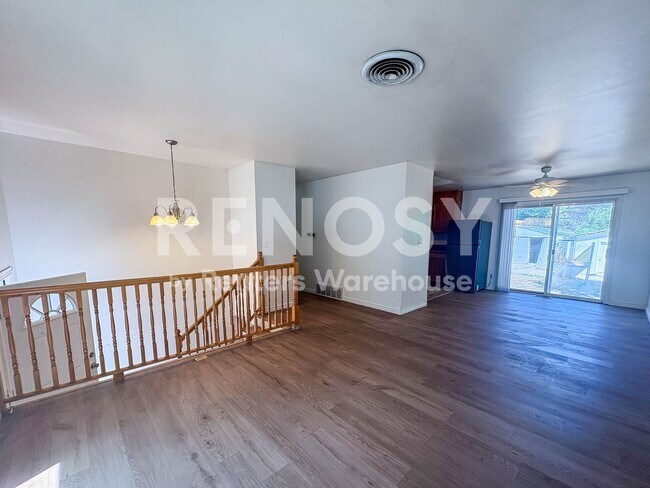 Building Photo - 5 Bed 2 Bath | Denver Home