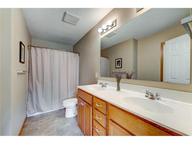 Building Photo - 11939 Emery Village Dr N