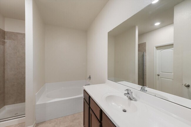 Building Photo - Beautiful Texas City Home in Seacrest Subdivsion