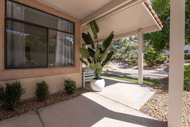 Building Photo - 3238 Brookfield Dr