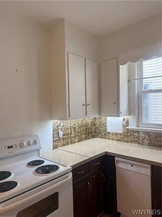 Building Photo - 37 Inwood Pl