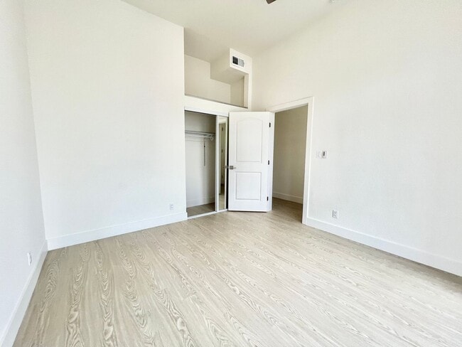 Building Photo - 963 Oak