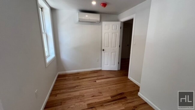 Building Photo - GUT RENOVATECD SUPER BRIGHT 3 BEDROOMS CUM...