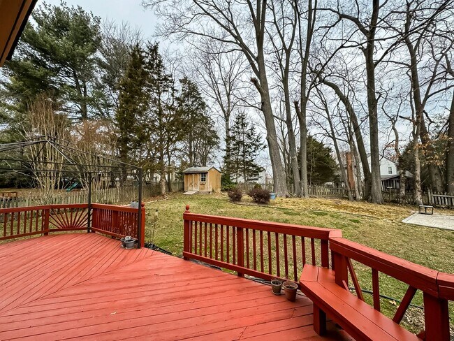 Building Photo - Fantastic 4 Bed 3.5 Bath Colonial Home Sitting On A Large Private Lot In Desired Old Bridges Estates