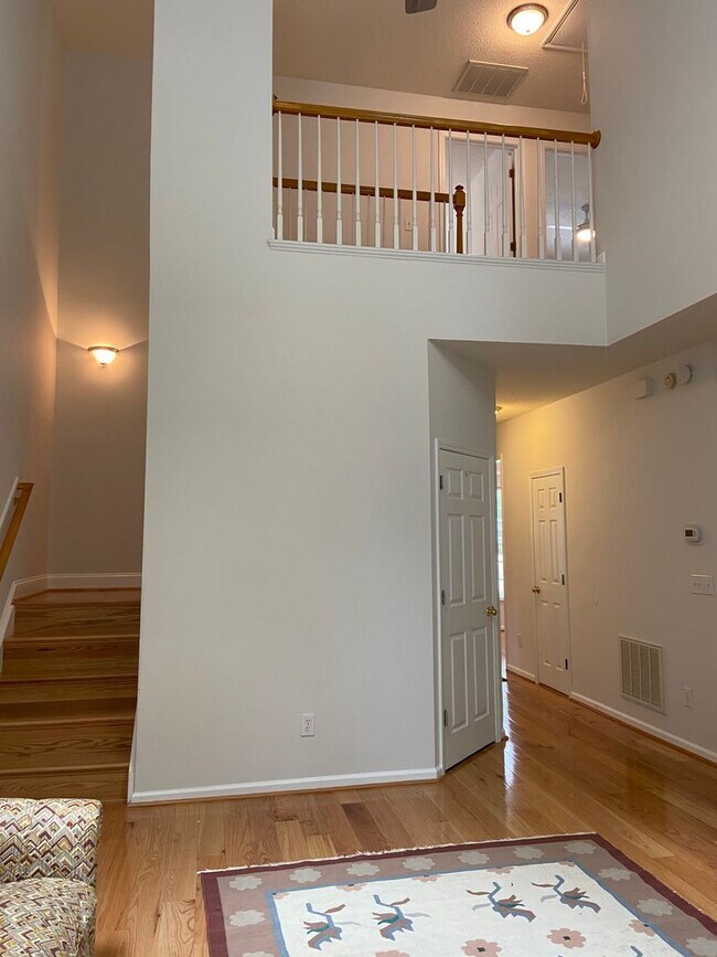 Building Photo - Renovated 3 bed, 2.5 bath townhome in Hope...