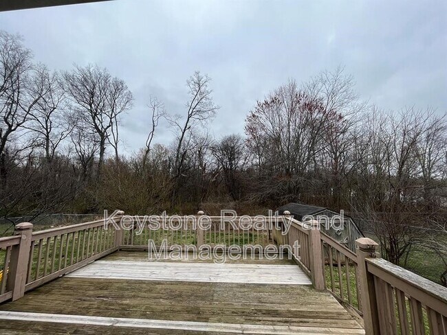 Building Photo - 404 Sideline Dr