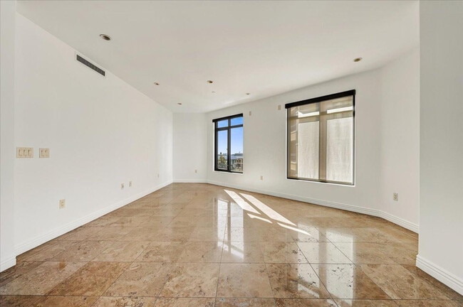 Building Photo - 7181 E Camelback Rd