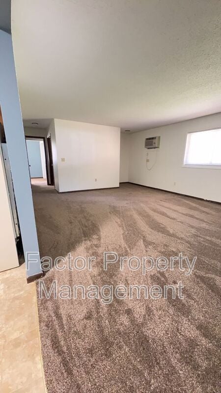 Building Photo - 418 Allan Ave