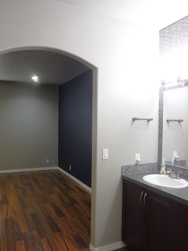 Building Photo - Beautiful 3 bed 2 bath in Meridian Tumble Creed Subdivision just off Linder and Ustick Rd.