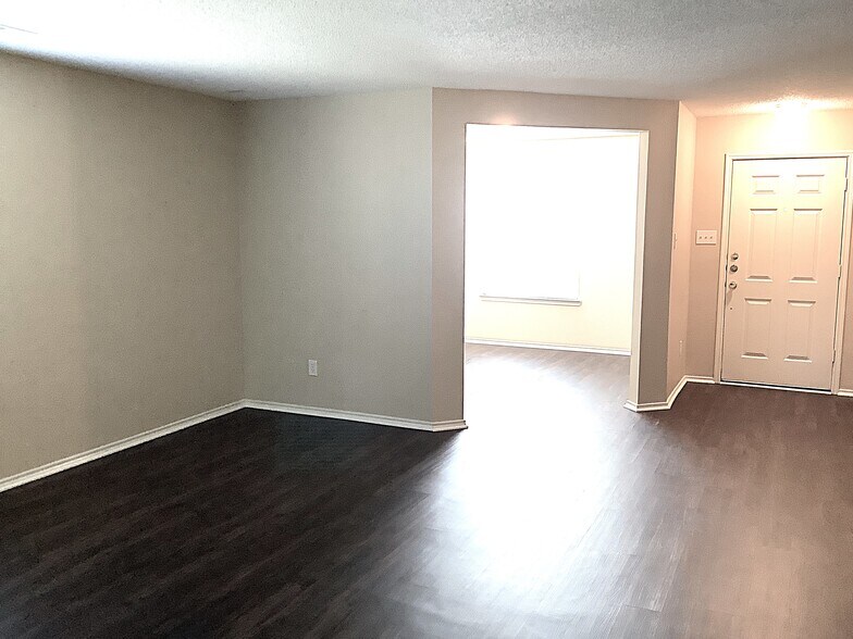 Building Photo - 115 Clover Leaf Ln