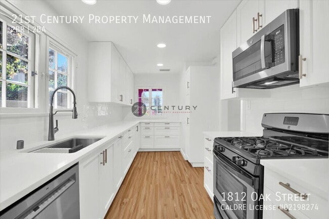 Building Photo - 1812 Oak St