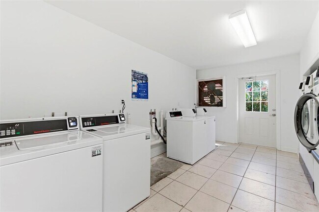 Building Photo - 1125 83rd Ave N