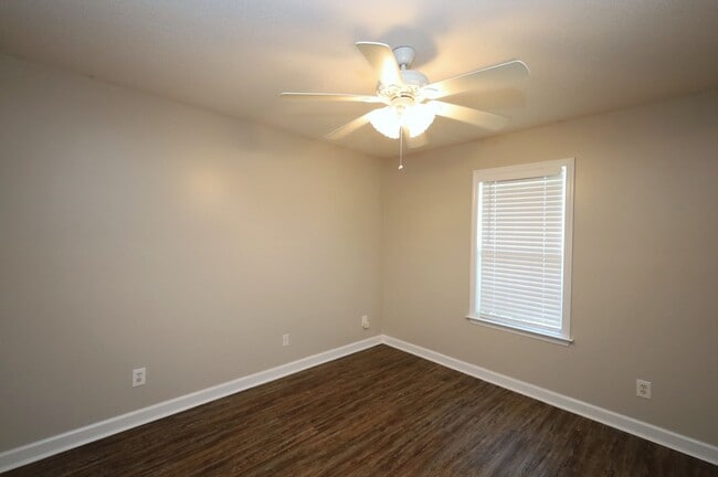 Building Photo - 5313 Vine Dr