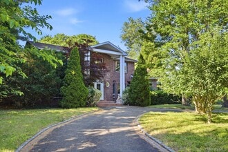 Building Photo - 1 Bridle Path Dr