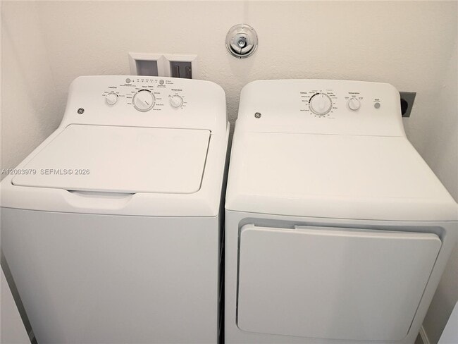 Building Photo - 868 SE grovebush Ln