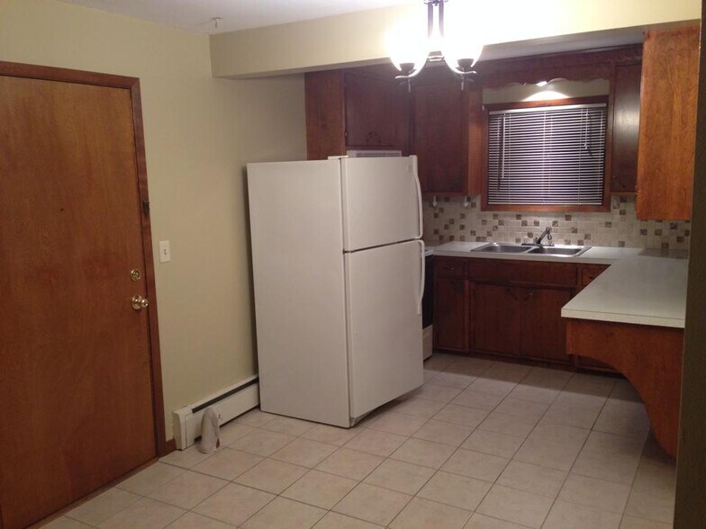 Building Photo - 829 Golf View Ln