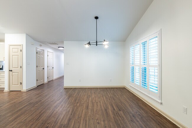 Building Photo - 632 Applegate Ln