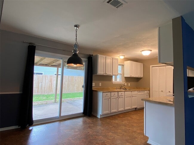 Building Photo - 907 Three Forks Dr