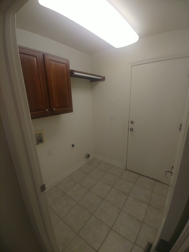 Laundry Room / Garage Entrance - 8322 E 149th Dr