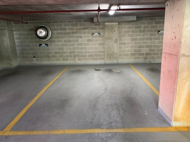 Building Photo - 1212 N La Salle Dr