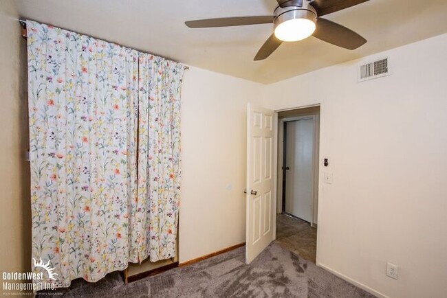 Building Photo - Comfortable 4Bdm 2Ba Home with Fenced Front Yard in Las Vegas!