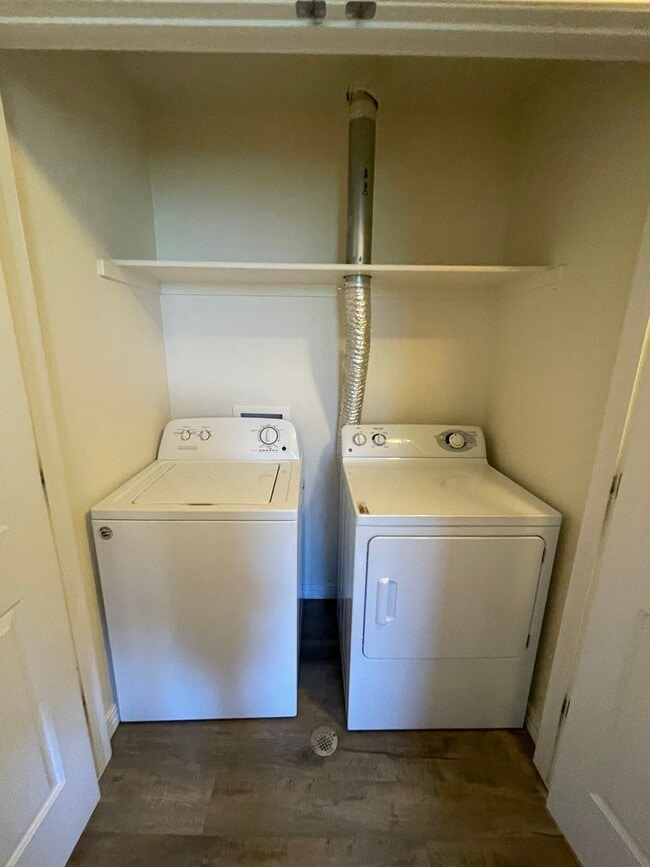 Building Photo - 2133 Krisron Rd