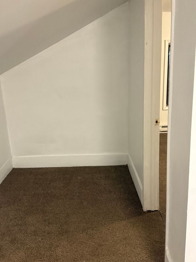 Building Photo - 14 Gerdon Ave