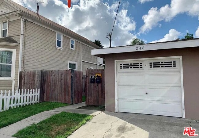 Building Photo - 244 E 49th St