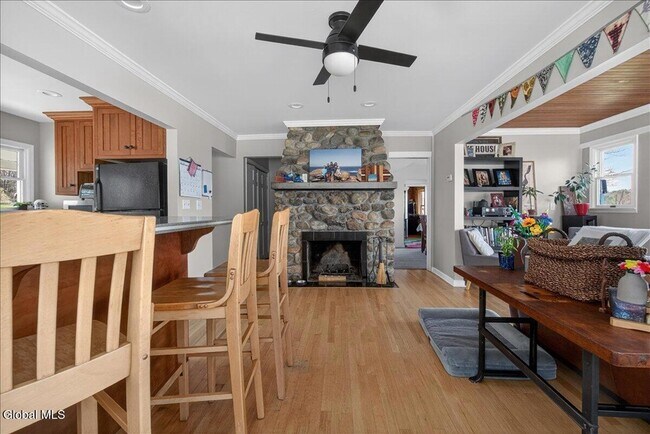 Building Photo - 15 Chase Ln