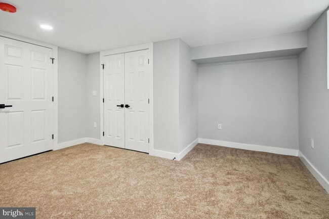 Building Photo - 10 Wendslow Rd