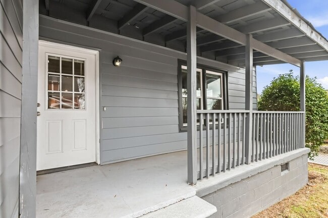 Building Photo - Available Now: Durham Single Family Home