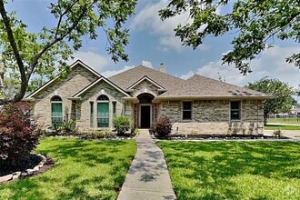 Building Photo - 8227 Sports Haven Dr