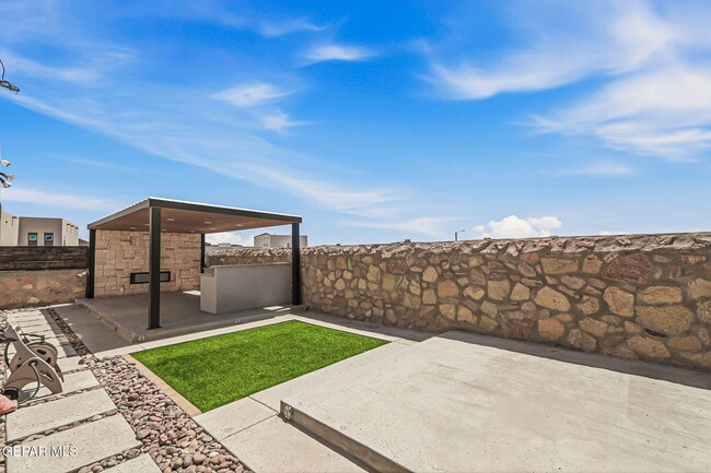 Building Photo - 329 Hector Porras Dr