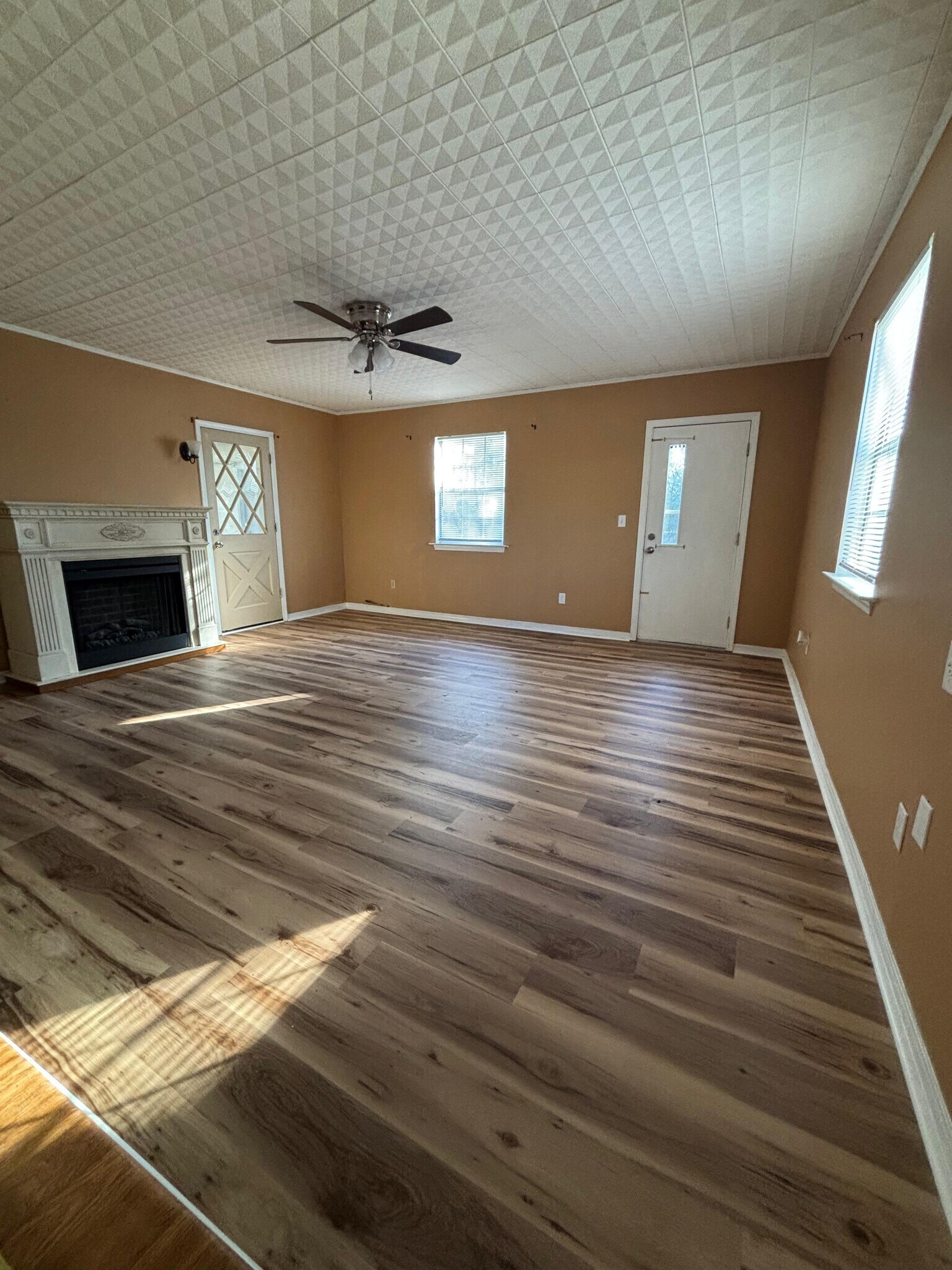 Building Photo - 14 Sara Forest Dr