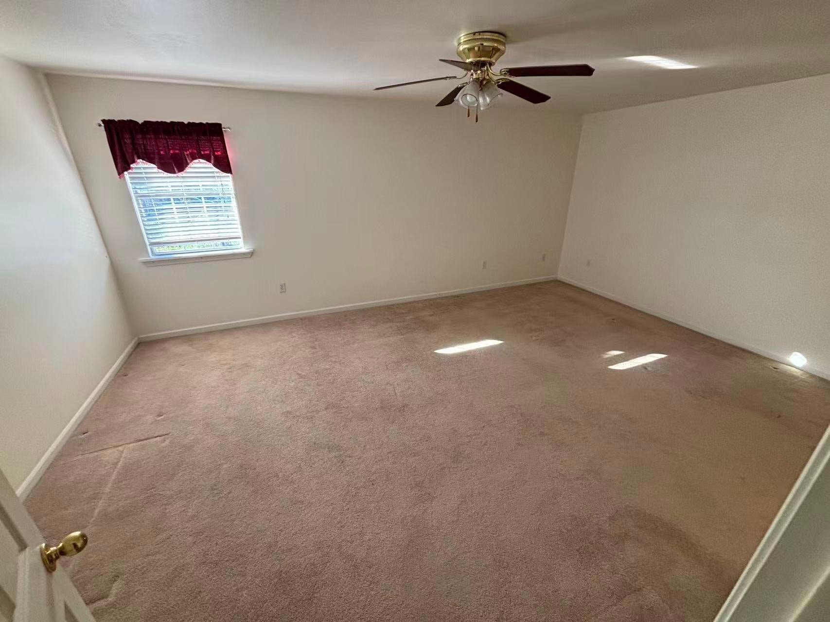 Building Photo - 211 Greenbriar Dr