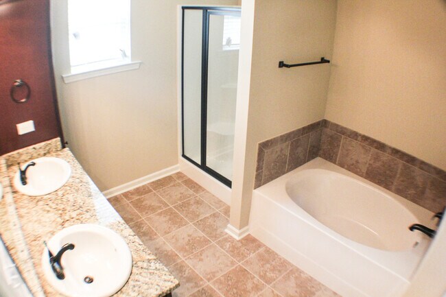 Building Photo - 4BR IN ZACHARY