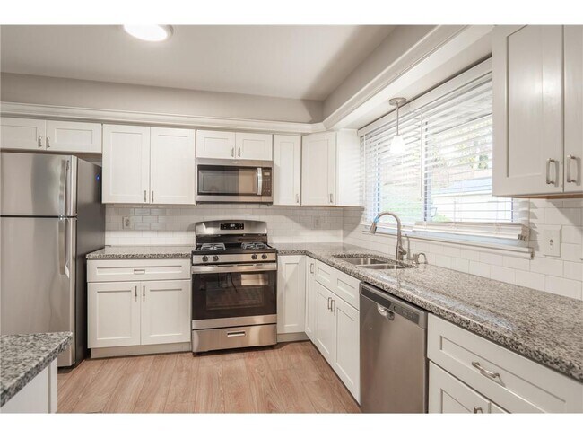 Building Photo - 6418 Knoll St