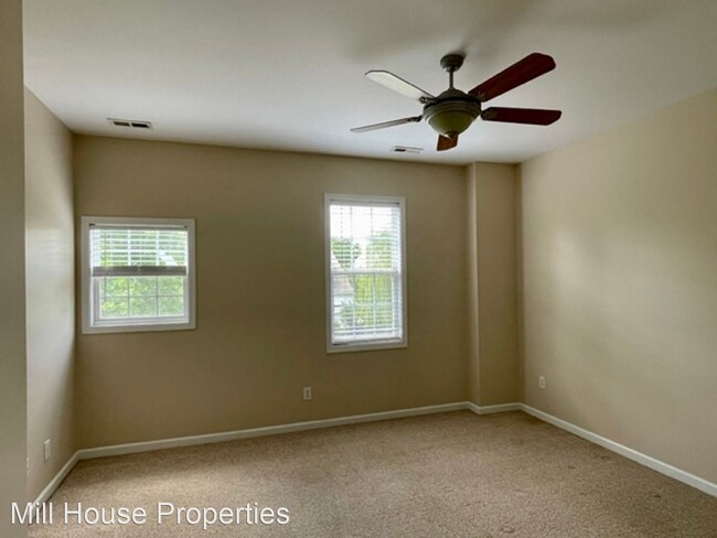 Building Photo - 4 br, 2.5 bath House - 118 N Fields Circle