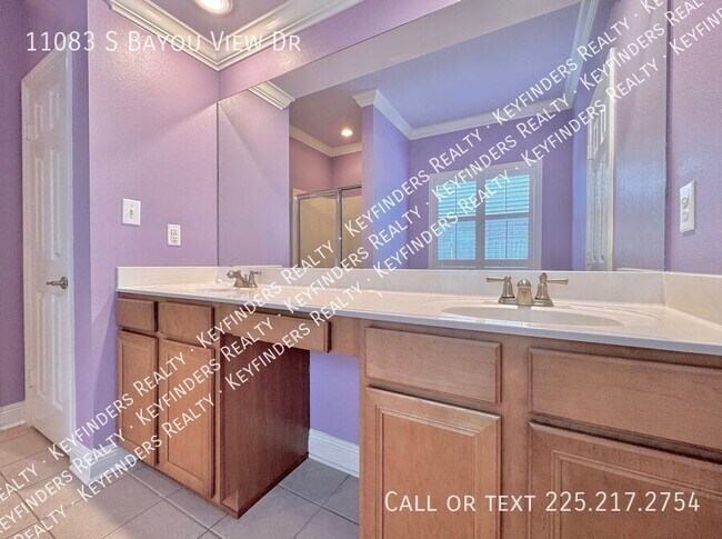 Building Photo - 11083 S Bayou View Dr