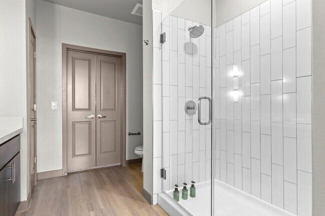 Building Photo - 390 N 2nd Ave