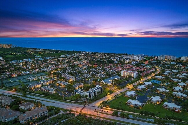 Building Photo - 1605 S US Hwy 1